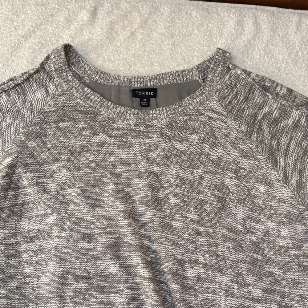 Torrid Marled Gray Cold Shoulder Pullover Sweater Sheer Back Hem Size 3 - Picture 8 of 9